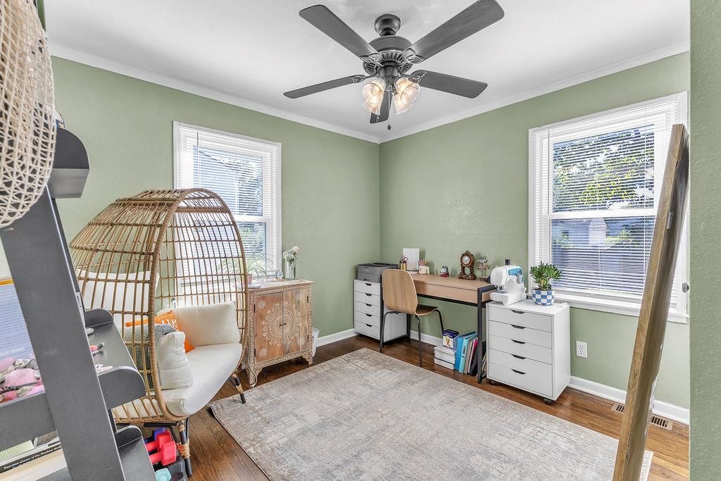 Photo 13 of 39 - 6702 N CHARLOTTE Street, Gladstone, MO 64118