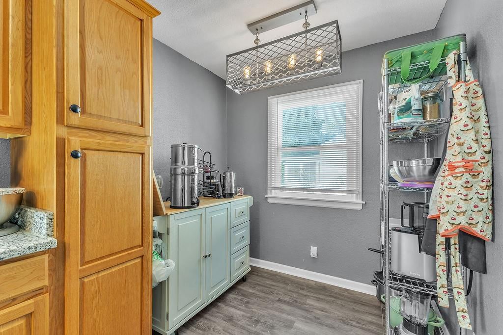 Photo 21 of 39 - 6702 N CHARLOTTE Street, Gladstone, MO 64118