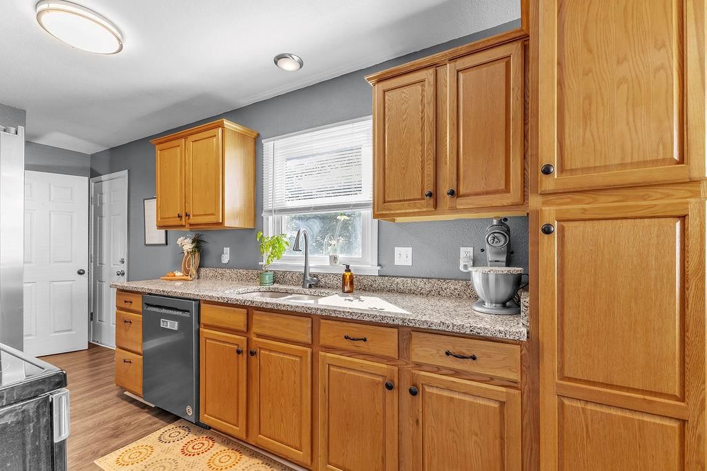 Photo 22 of 39 - 6702 N CHARLOTTE Street, Gladstone, MO 64118