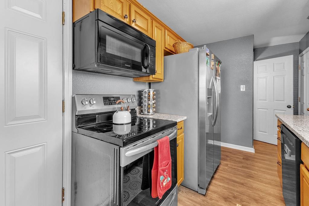 Photo 23 of 39 - 6702 N CHARLOTTE Street, Gladstone, MO 64118