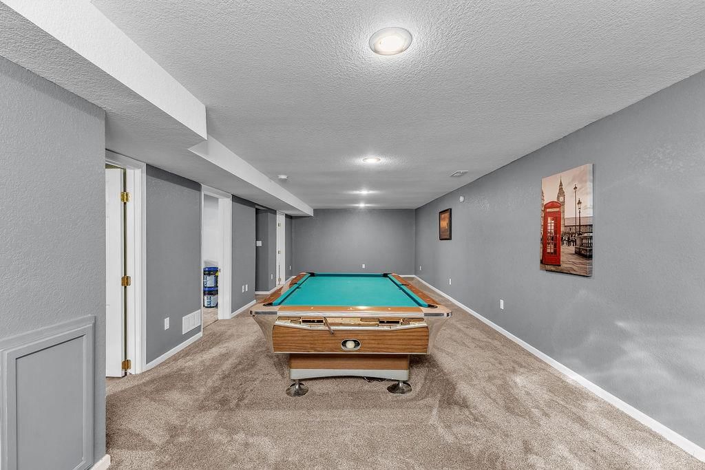Photo 26 of 39 - 6702 N CHARLOTTE Street, Gladstone, MO 64118