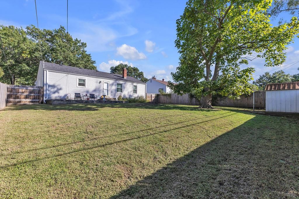 Photo 34 of 39 - 6702 N CHARLOTTE Street, Gladstone, MO 64118