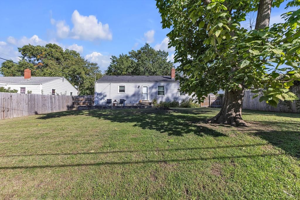 Photo 35 of 39 - 6702 N CHARLOTTE Street, Gladstone, MO 64118