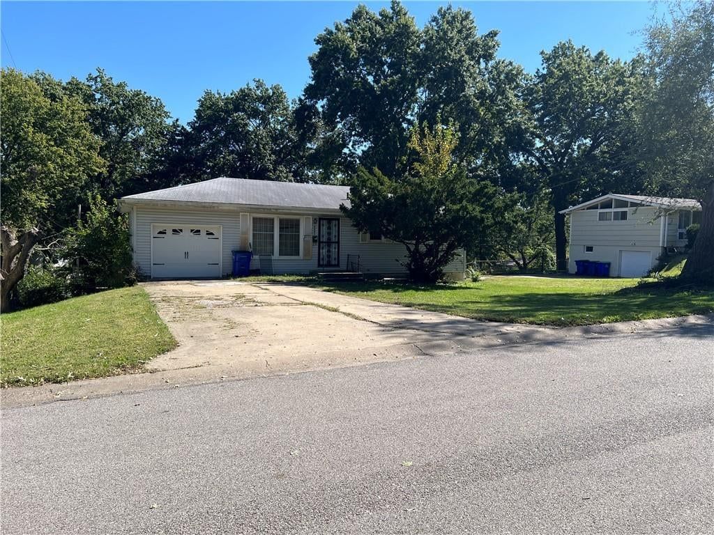 6001 N Michigan Place, Gladstone, MO