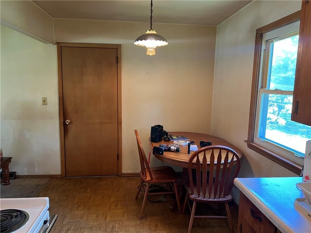 Photo 6 of 13 - 6001 N Michigan Place, Gladstone, MO 64118