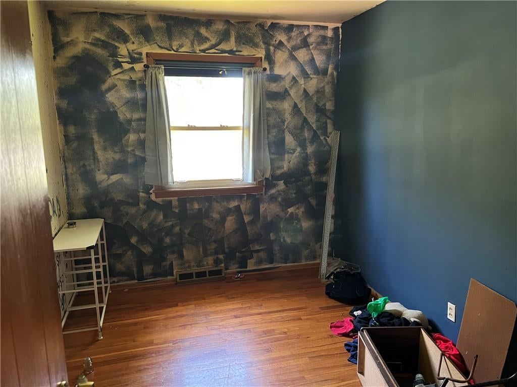 Accent wall at 6001 N Michigan Place, Gladstone, MO 64118