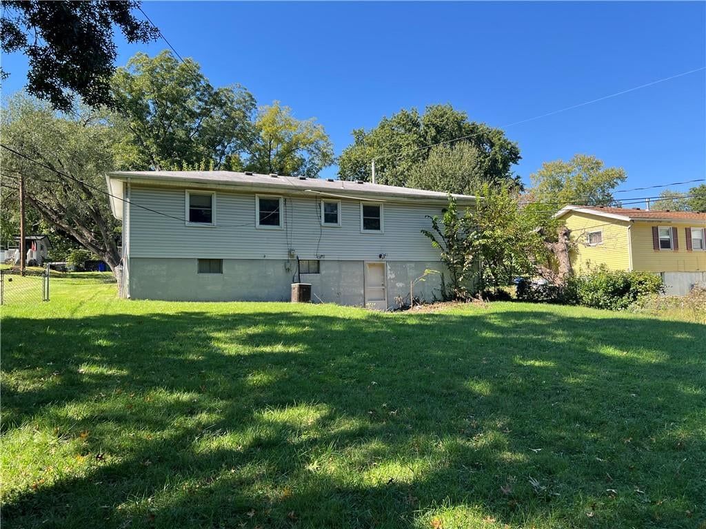 Big backyard, fenced yard and flat lot at 6001 N Michigan Place, Gladstone, MO 64118