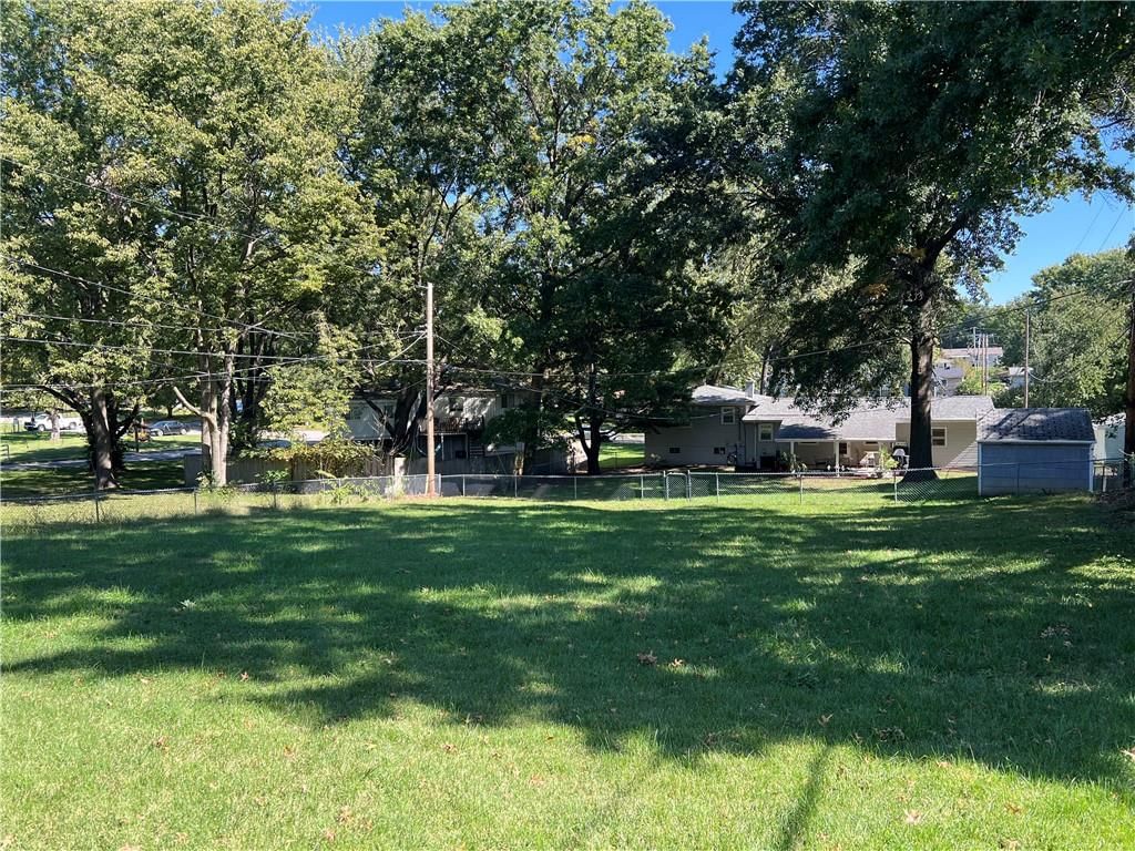Photo 13 of 13 - 6001 N Michigan Place, Gladstone, MO 64118
