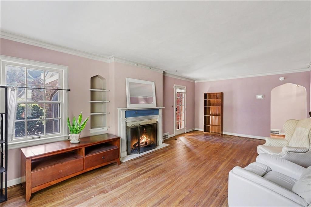 Photo 7 of 32 - 7346 GRAND Avenue, Kansas City, MO 64114
