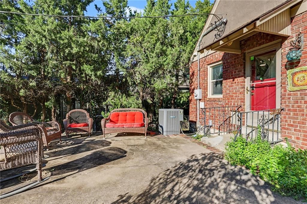 Photo 25 of 32 - 7346 GRAND Avenue, Kansas City, MO 64114