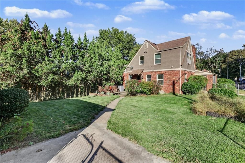 Photo 27 of 32 - 7346 GRAND Avenue, Kansas City, MO 64114