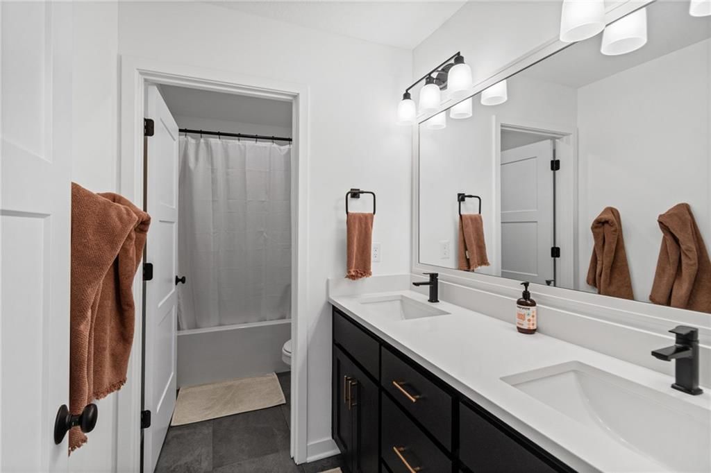Photo 28 of 52 - 2102 Foxtail Drive, Kearney, MO 64060