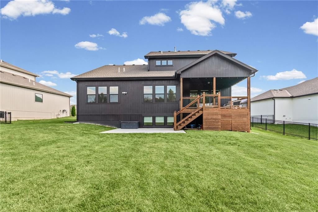 Photo 36 of 52 - 2102 Foxtail Drive, Kearney, MO 64060