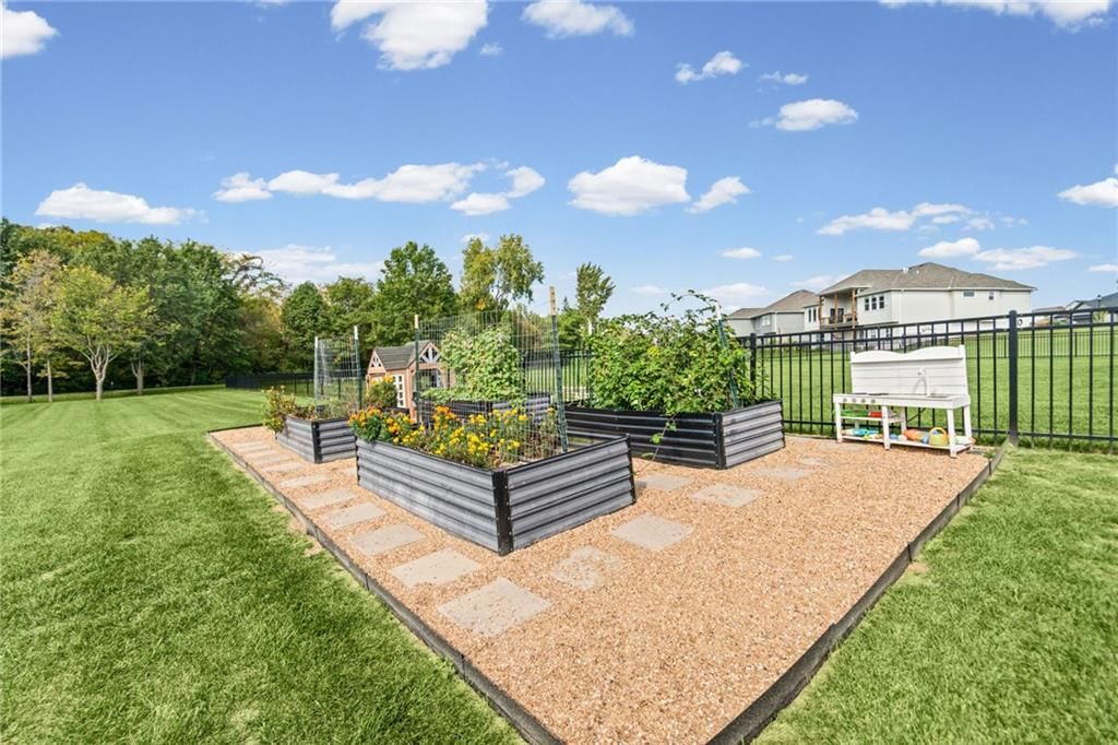 Photo 42 of 52 - 2102 Foxtail Drive, Kearney, MO 64060