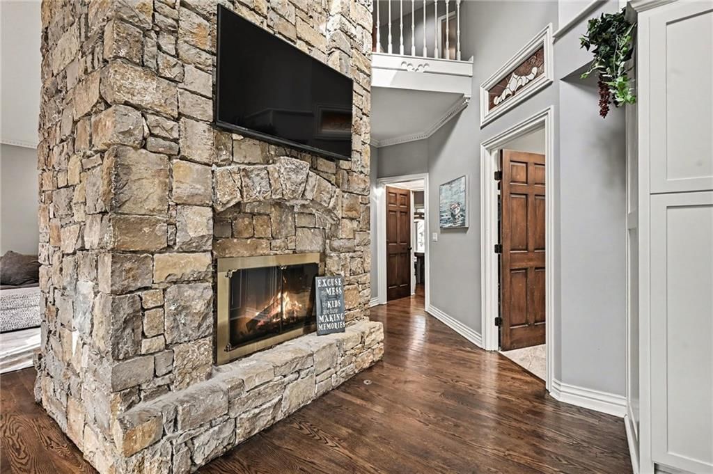 8228 NW Weatherby Drive, Weatherby Lake, MO: listing photo 2
