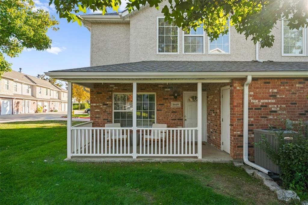 1669 E 120th Street, Olathe, KS: listing photo 2