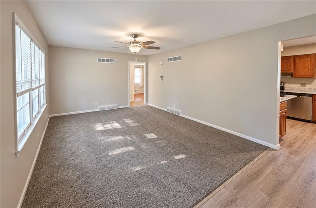 302 NE Howard Street, Lee's Summit, MO: listing photo 2