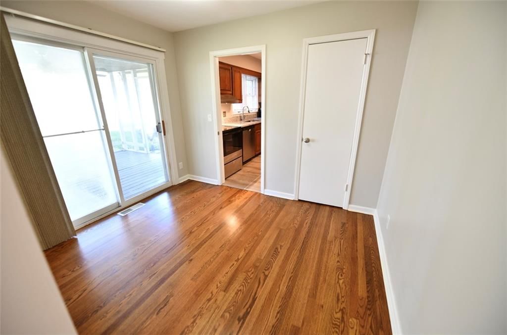 Photo 5 of 16 - 302 NE Howard Street, Lee's Summit, MO 64063