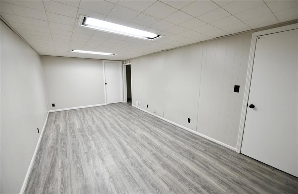 Photo 11 of 16 - 302 NE Howard Street, Lee's Summit, MO 64063