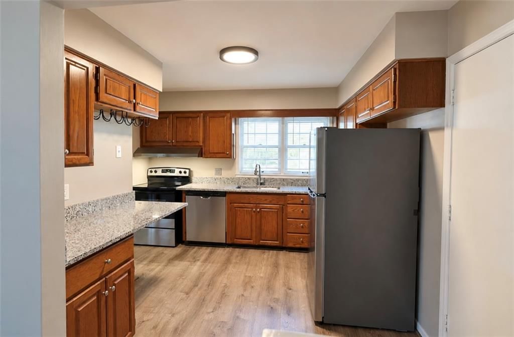 Photo 4 of 16 - 302 NE Howard Street, Lee's Summit, MO 64063