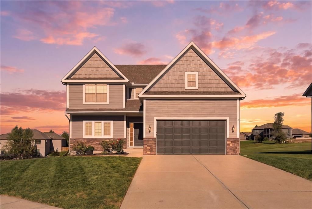 18304 Rock Creek Drive, Smithville, MO: listing photo 2
