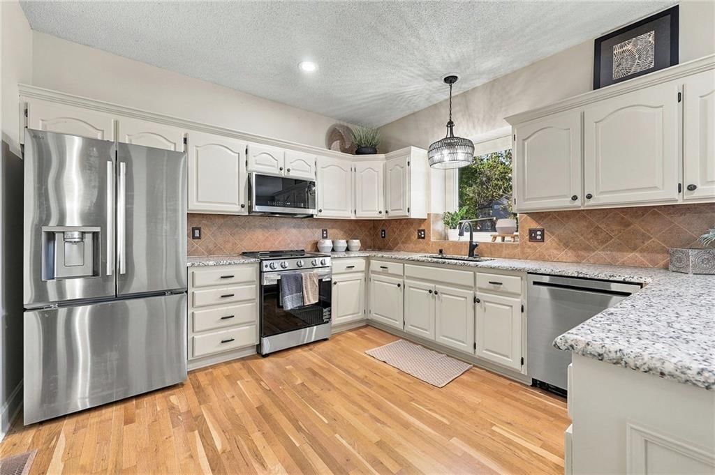 Photo 11 of 41 - 15836 W 153rd Terrace, Olathe, KS 66062
