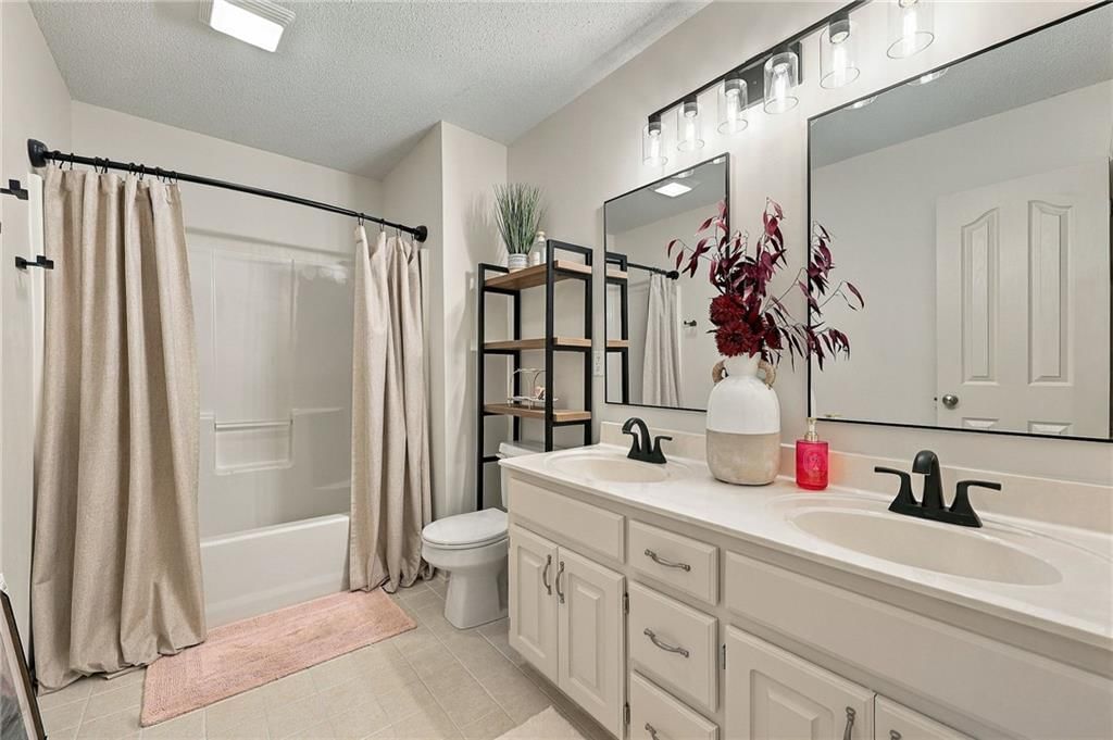 Photo 18 of 41 - 15836 W 153rd Terrace, Olathe, KS 66062