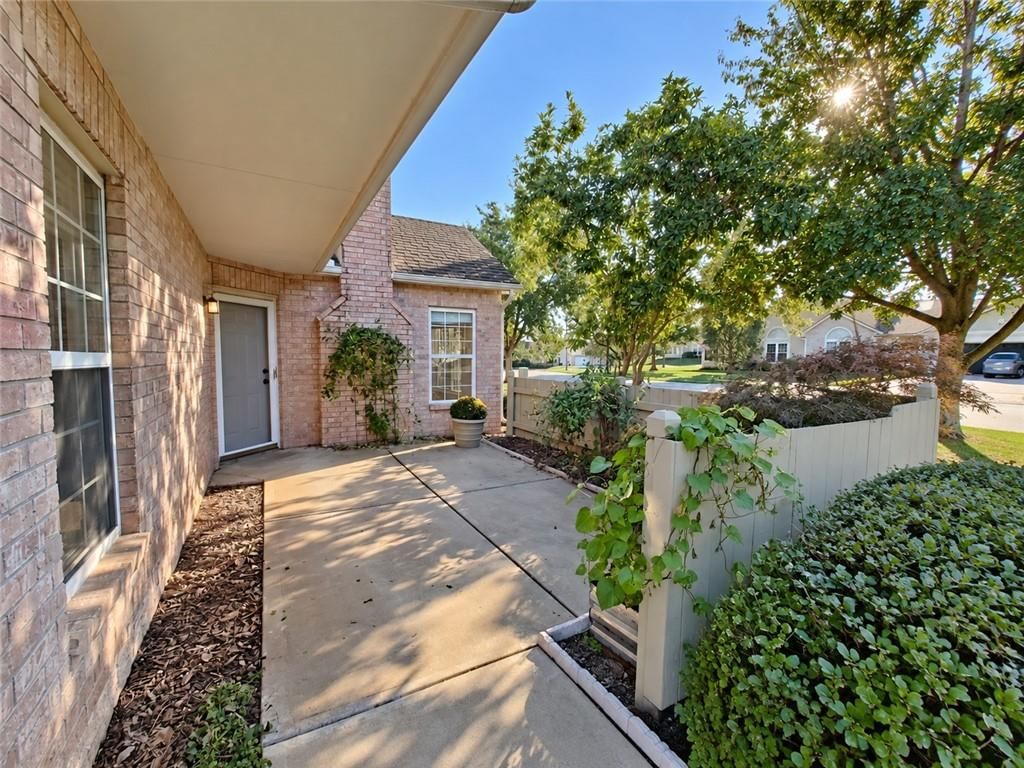 1912 W 139th Street, Leawood, KS: listing photo 3