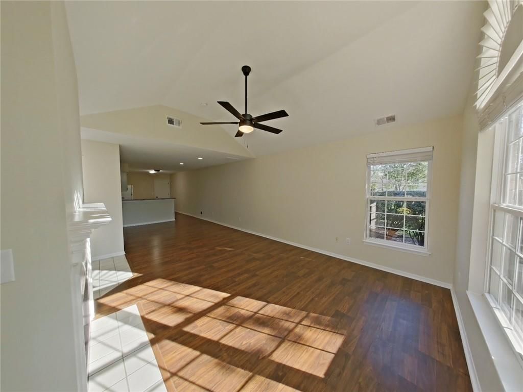 Photo 5 of 29 - 1912 W 139th Street, Leawood, KS 66224