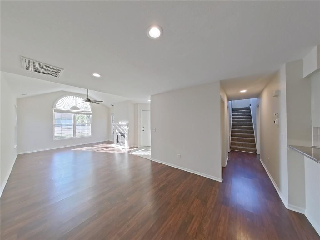 Photo 6 of 29 - 1912 W 139th Street, Leawood, KS 66224