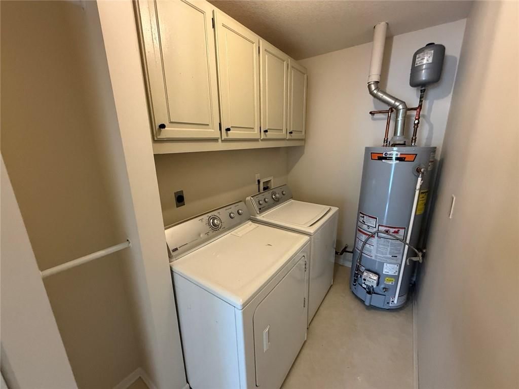Photo 8 of 29 - 1912 W 139th Street, Leawood, KS 66224