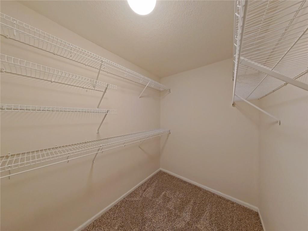 Photo 15 of 29 - 1912 W 139th Street, Leawood, KS 66224