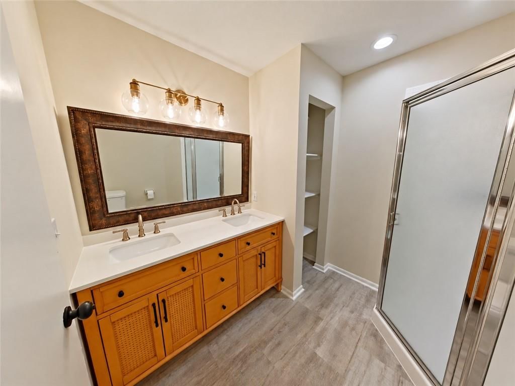 Photo 16 of 29 - 1912 W 139th Street, Leawood, KS 66224
