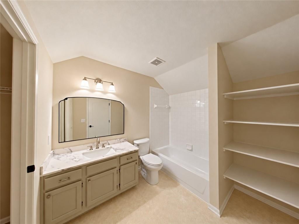 Photo 21 of 29 - 1912 W 139th Street, Leawood, KS 66224