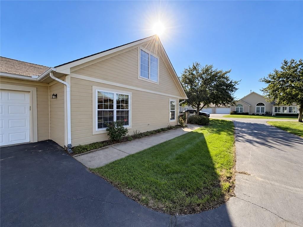 Photo 24 of 29 - 1912 W 139th Street, Leawood, KS 66224
