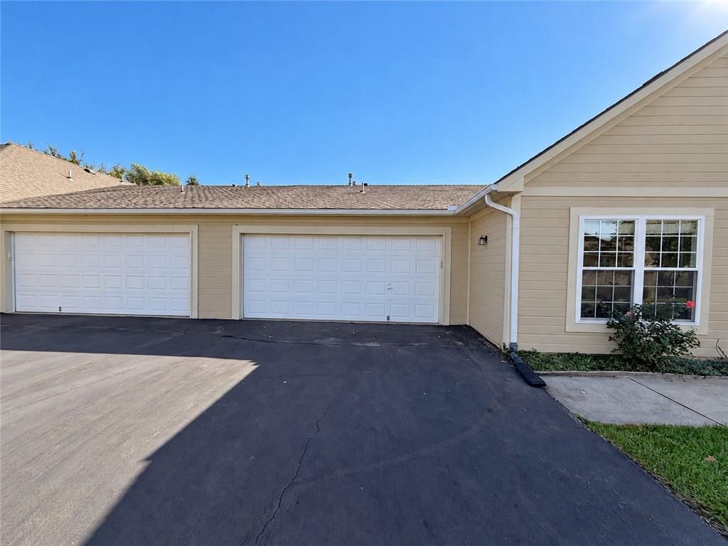 Photo 23 of 29 - 1912 W 139th Street, Leawood, KS 66224