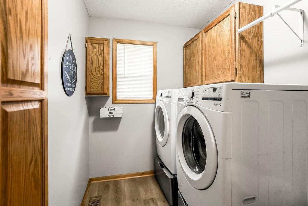 Photo 12 of 30 - 1107 ELM Circle, Pleasant Hill, MO 64080