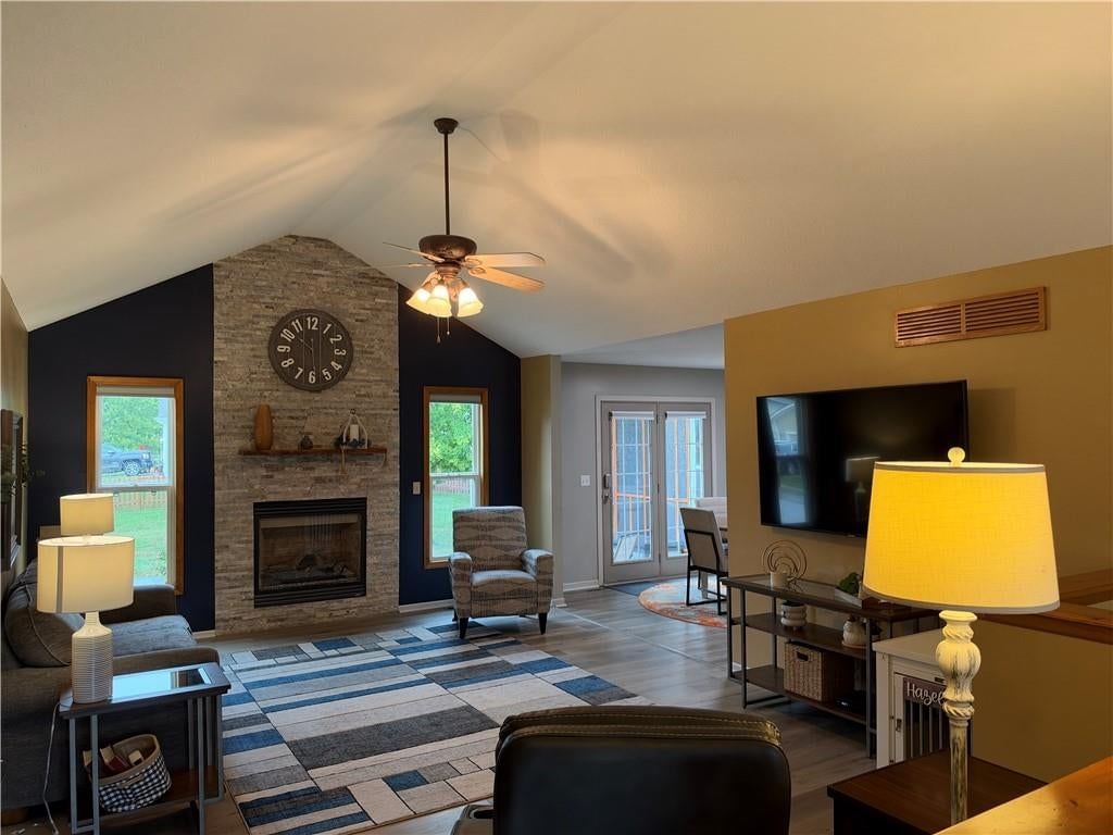 1107 ELM Circle, Pleasant Hill, MO: listing photo 2