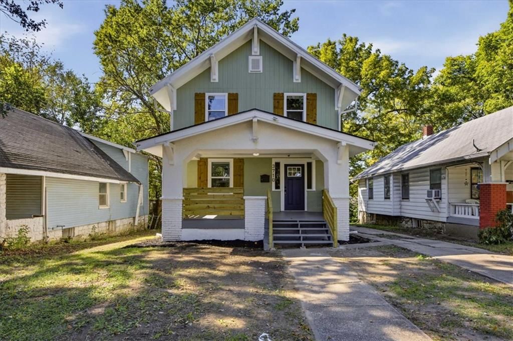 Photo 1 of 20 - 3710 Agnes Avenue, Kansas City, MO 64128