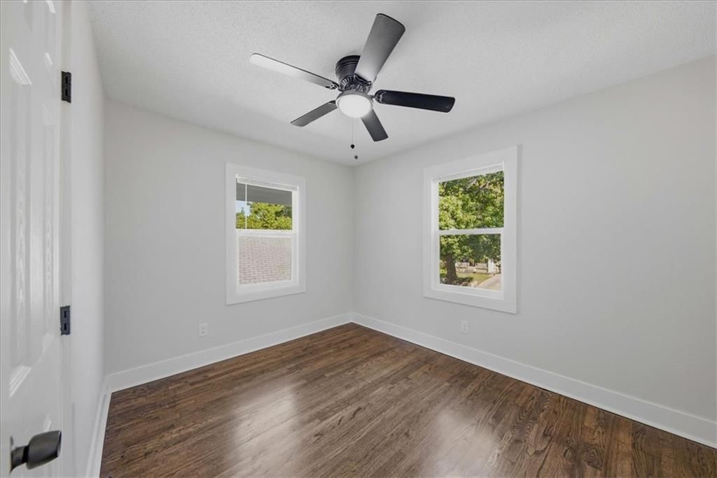 Photo 12 of 20 - 3710 Agnes Avenue, Kansas City, MO 64128