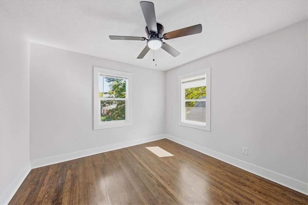 Photo 14 of 20 - 3710 Agnes Avenue, Kansas City, MO 64128