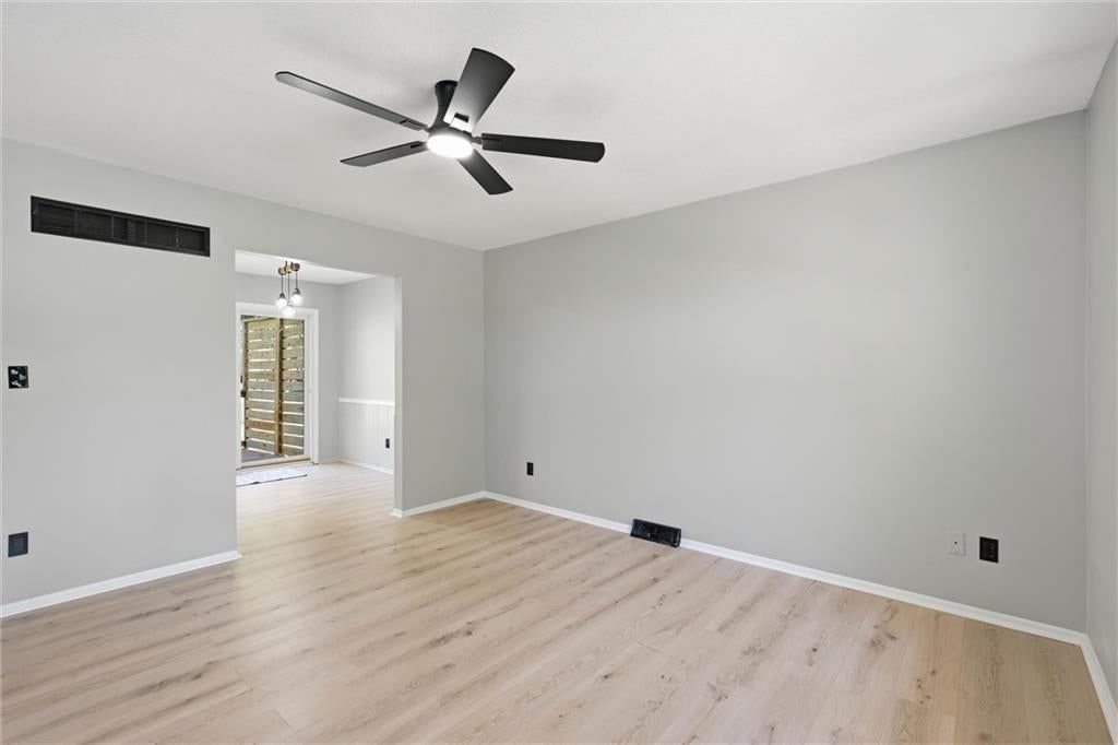 Photo 7 of 34 - 205 SW Kingscross Road, Blue Springs, MO 64014
