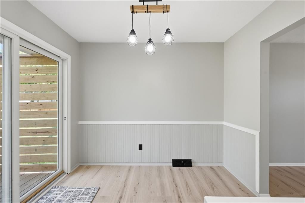Photo 12 of 34 - 205 SW Kingscross Road, Blue Springs, MO 64014