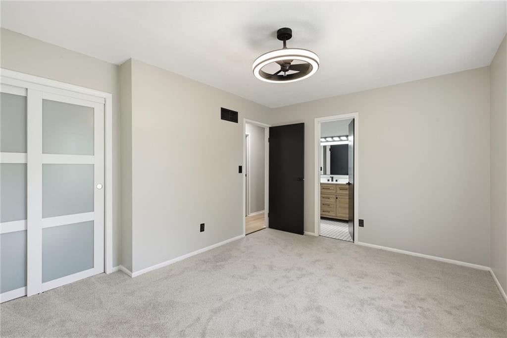 Photo 15 of 34 - 205 SW Kingscross Road, Blue Springs, MO 64014
