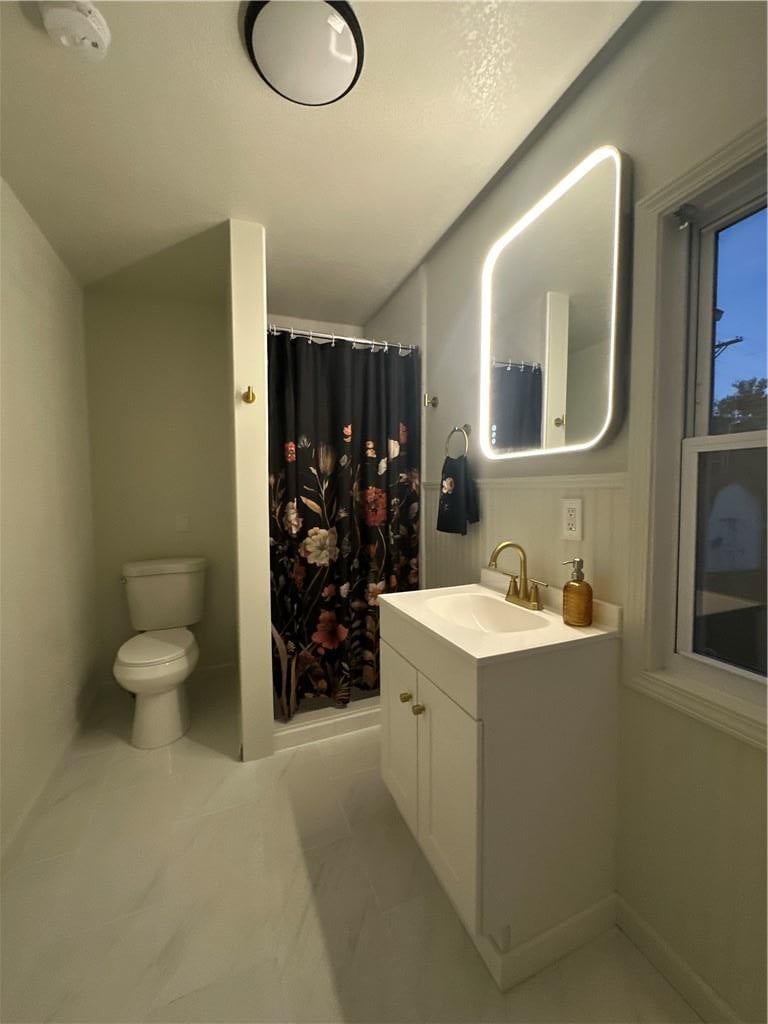 Photo 5 of 15 - 929 E Walnut Street, Independence, MO 64050