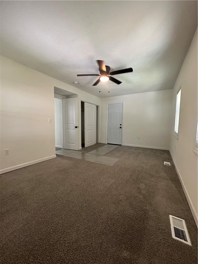 Photo 9 of 15 - 929 E Walnut Street, Independence, MO 64050