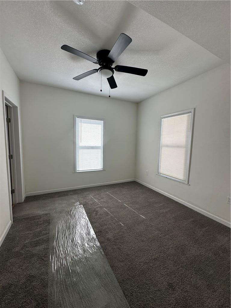 Photo 11 of 15 - 929 E Walnut Street, Independence, MO 64050