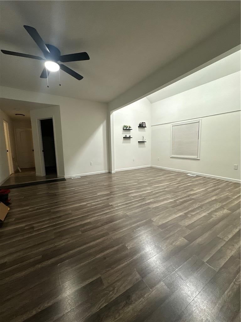 Photo 12 of 15 - 929 E Walnut Street, Independence, MO 64050