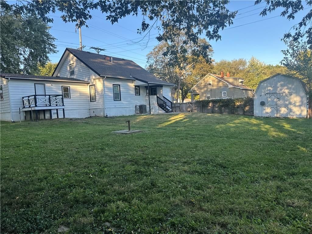 Photo 13 of 15 - 929 E Walnut Street, Independence, MO 64050