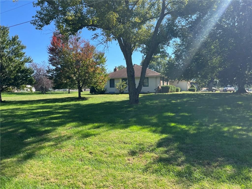 19455 Metcalf Avenue, Stilwell, KS: listing photo 2